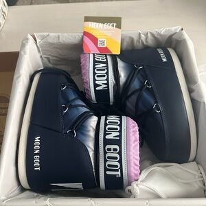 NIB Moon Boot Icon Low Moonrise Footwear Blue Pink and White, Unique, Size 8.5